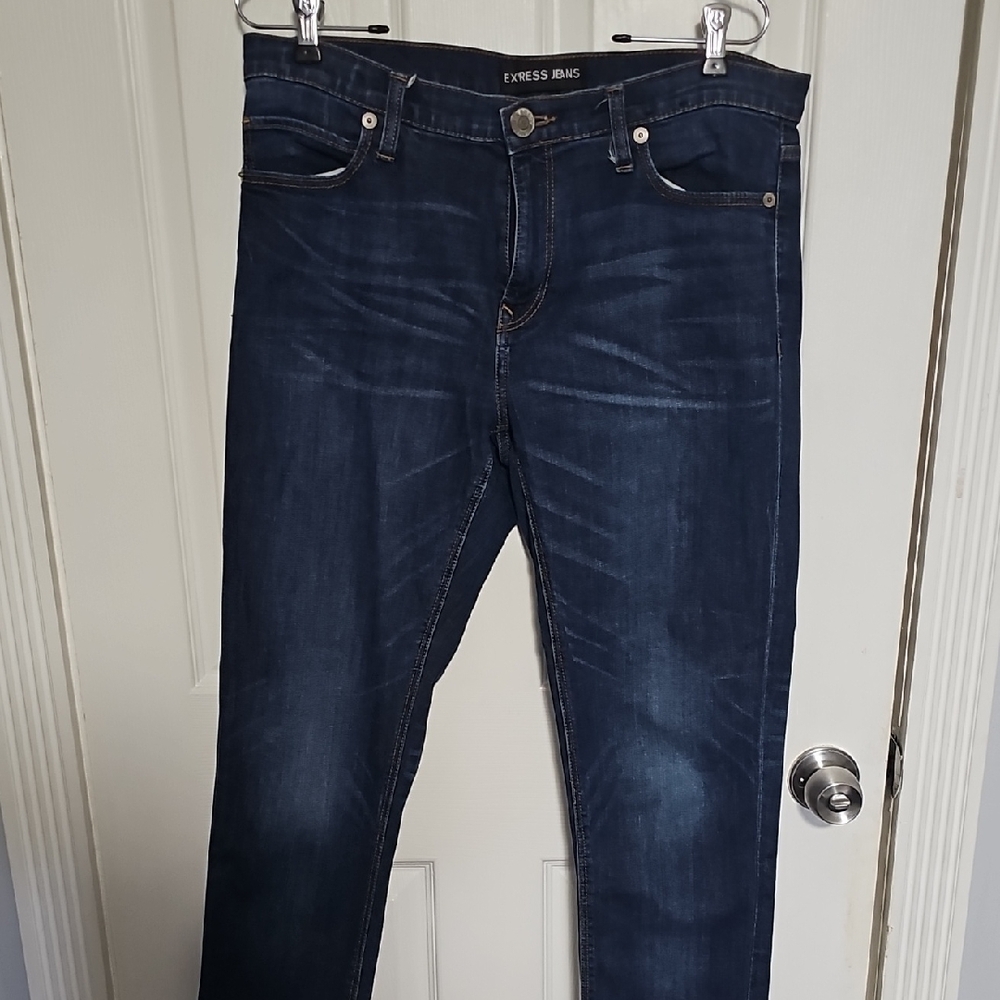 Express Girlfriend Cropped Blue Jean. Size 12